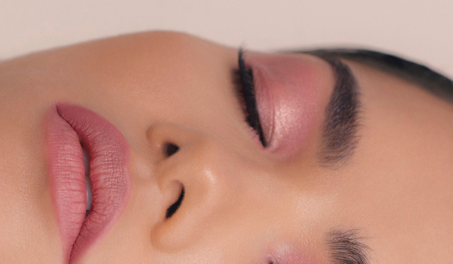4 Inspiring Holiday Makeup Looks for Every Event on Your Calendar
