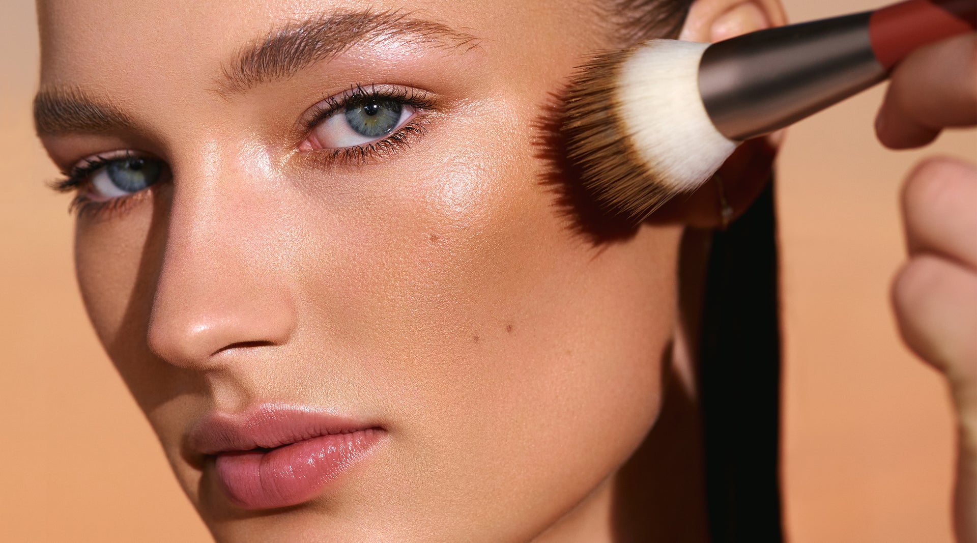 tvilling oversætter besøg How to Apply Cream Bronzer Like a Makeup Artist | Rose Inc