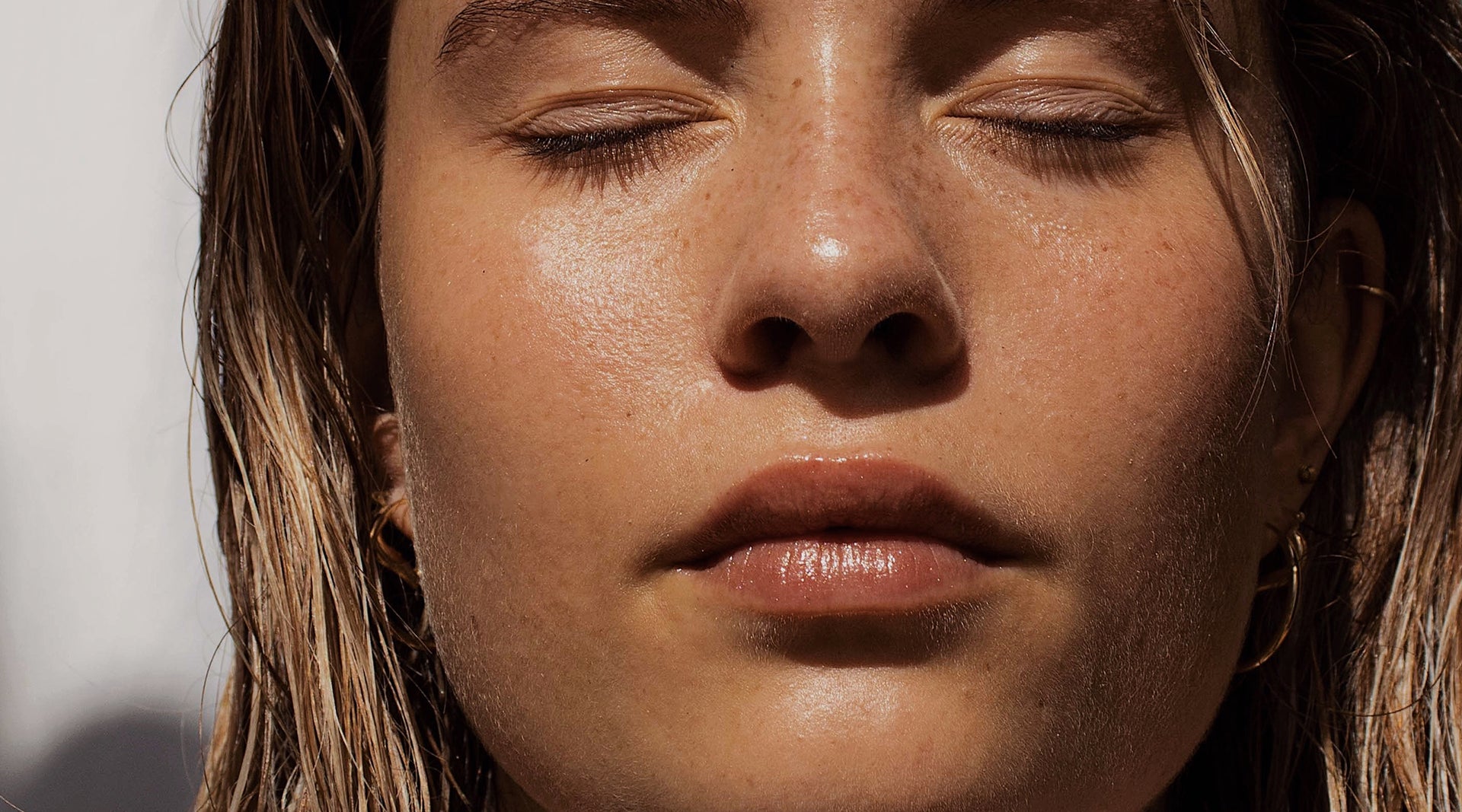 Achieve Shine-Free, Glowing Skin on Sweltering Days With This Expert Protocol