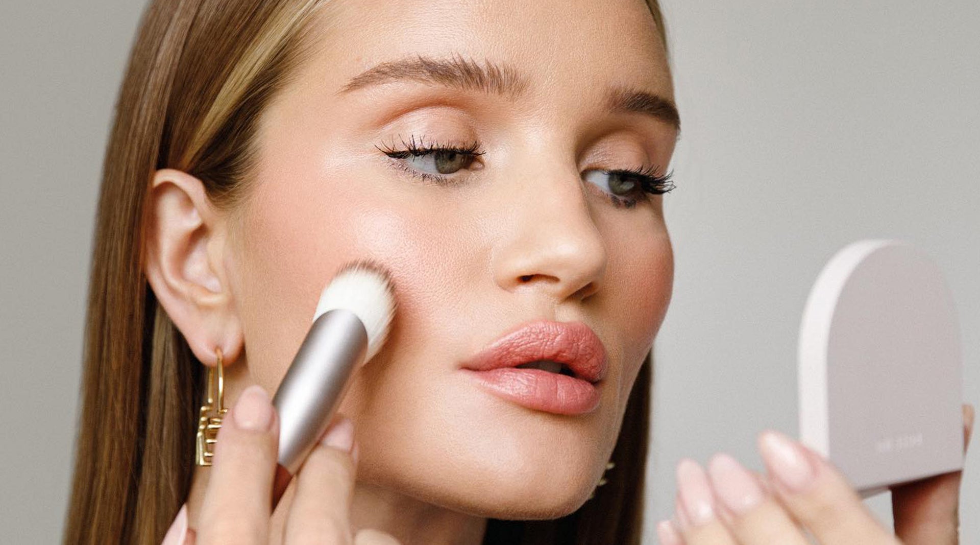How Makeup Artists Use Blush for a Flattering Finish