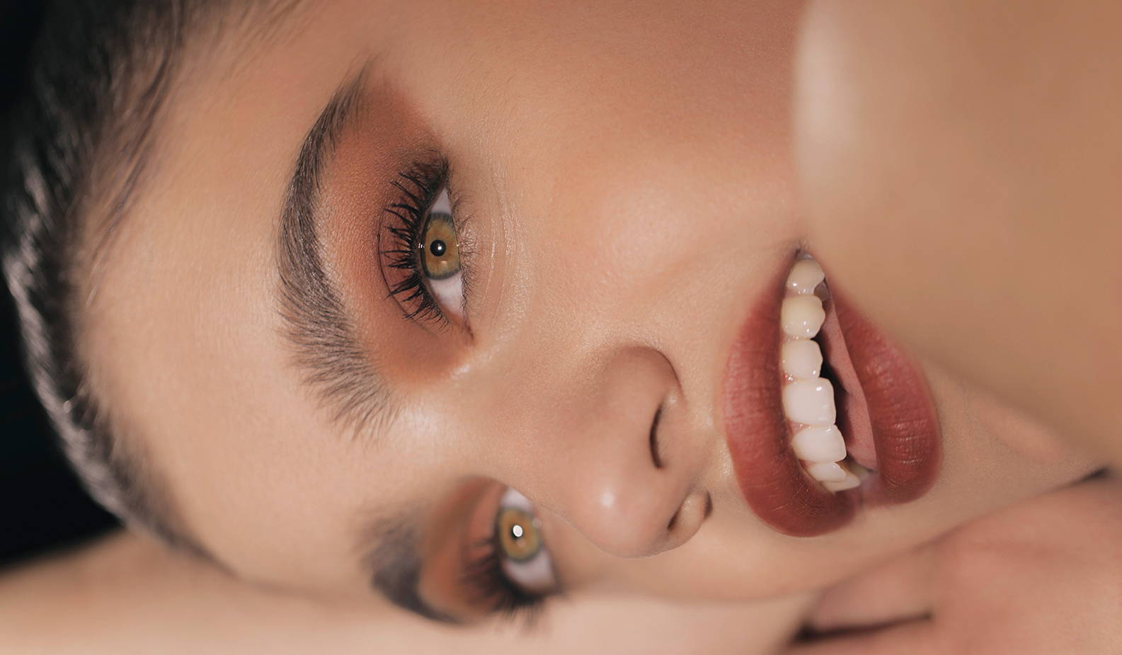 Makeup Artist Pati Dubroff's '90s Makeup Tutorial – Rose Inc