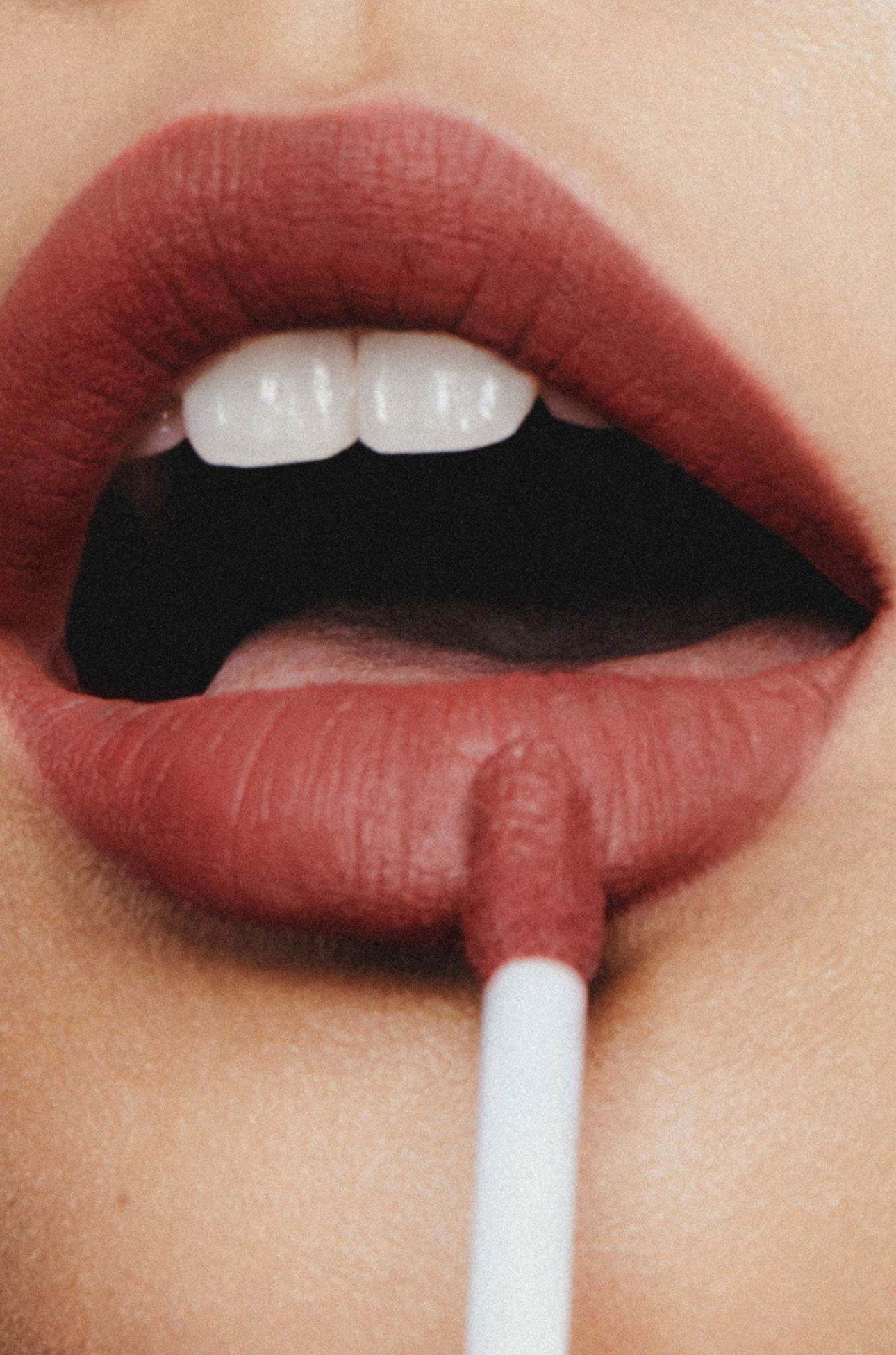 Lips applying Lip Cream Weightless Matte Color in shade Love Beckons.