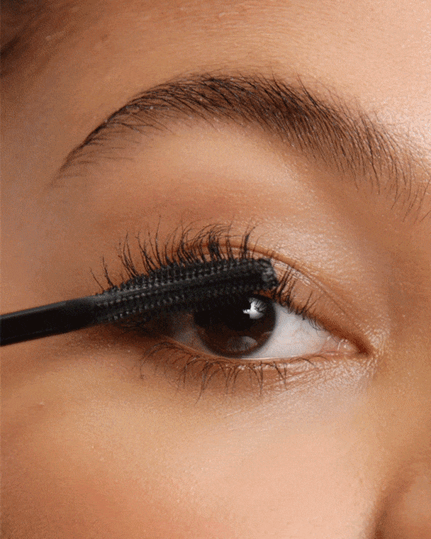 How to Apply Mascara Without Clumping | Rose Inc