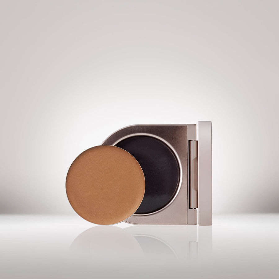 Image of the Solar Radiance Hydrating Cream Highlighter in shade Lustrous in front of the open compact